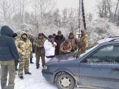 Таласта окуучуларды коркуткан жырткычтарды тайгандардын жардамы менен кармап жатышат